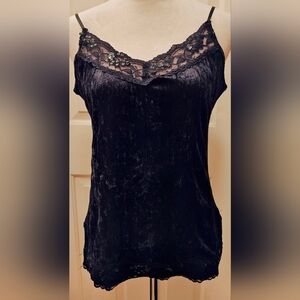 Y2K Atmosphere Textured Black Velvet Cami Top w Lace & Sequins Detail.